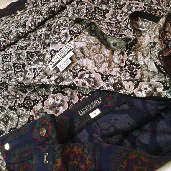 Lot of 2 Vintage Pleated Skirts M(8) Lands End SK&Co Medallions Navy Black White - Picture 9 of 10